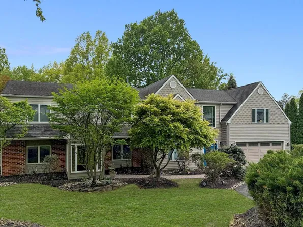 1 Pear Tree Ln, Lafayette Hill, PA 19444