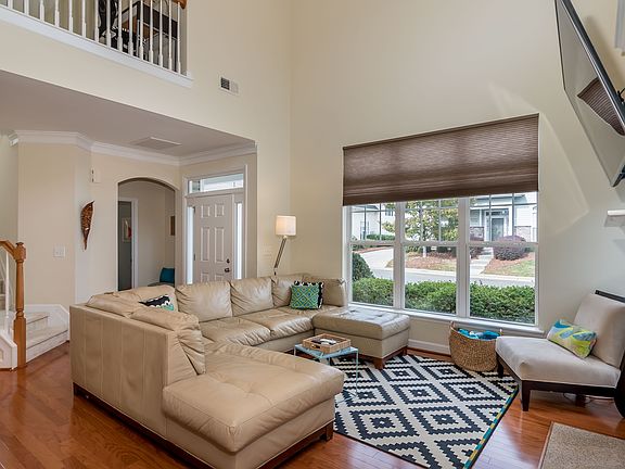 3rd image of 3109 Mistletoe Dr
