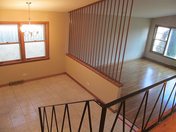 3rd image of 10532 Lawler Ave