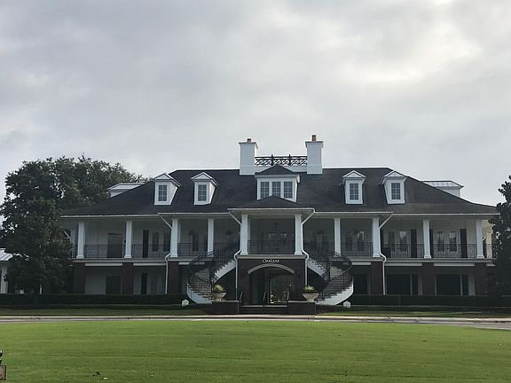 Amenity Center within walking distance