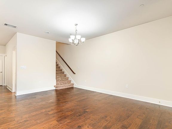 5th image of 304 Lily Ln
