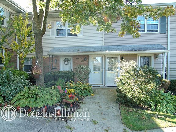 2nd image of 12 Harbour Ln APT 6B