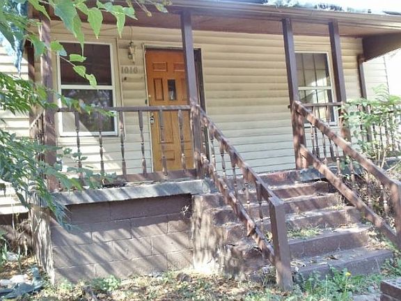 2nd image of 1010 Saint James St