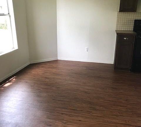 5th image of 110 Ann Dr