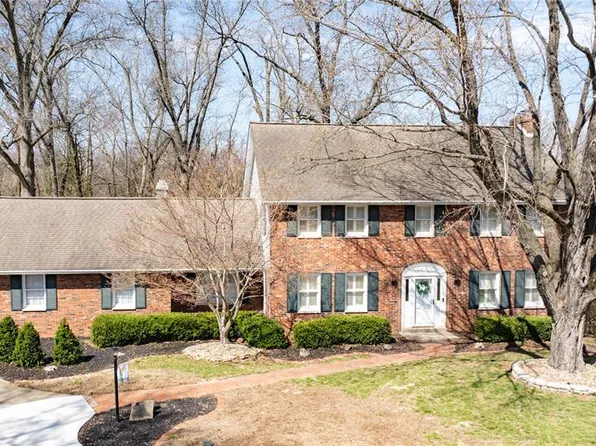 2110 Northwood Dr, Godfrey, IL 62035