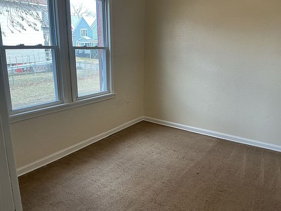 3rd image of 1402 W Meinecke Ave APT 2