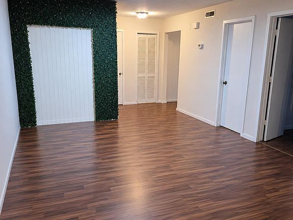 4th image of 6002 Village Creek Dr
