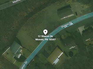 12 Sharon Dr, Moosic, PA 18507