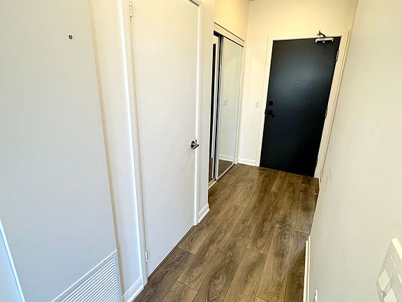 5th image of 435 Richmond St W #1201