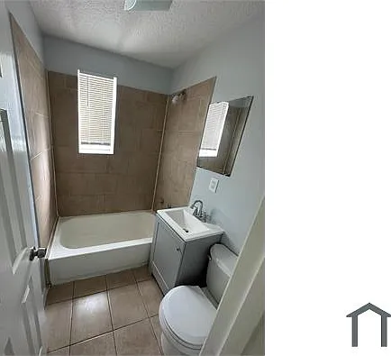 1579 W 23rd St #4 — Photo 6