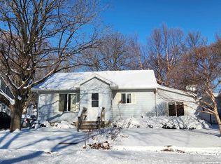 406 21st St SE, Mason City, IA 50401