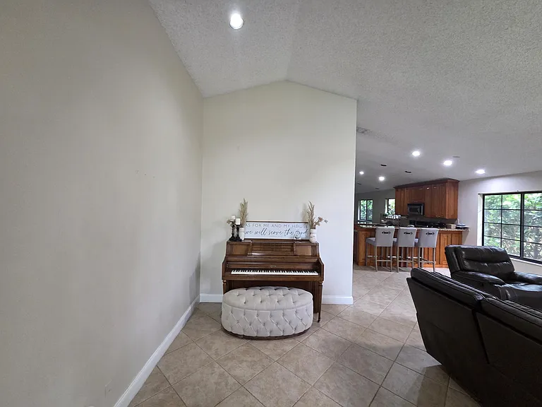 4170 NW 6th St — Photo 2