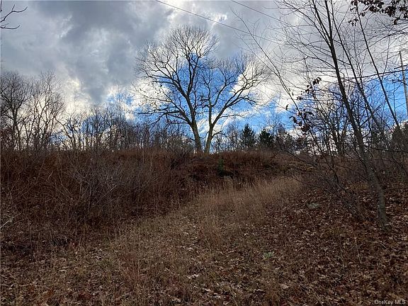 3rd image of Howland Dr