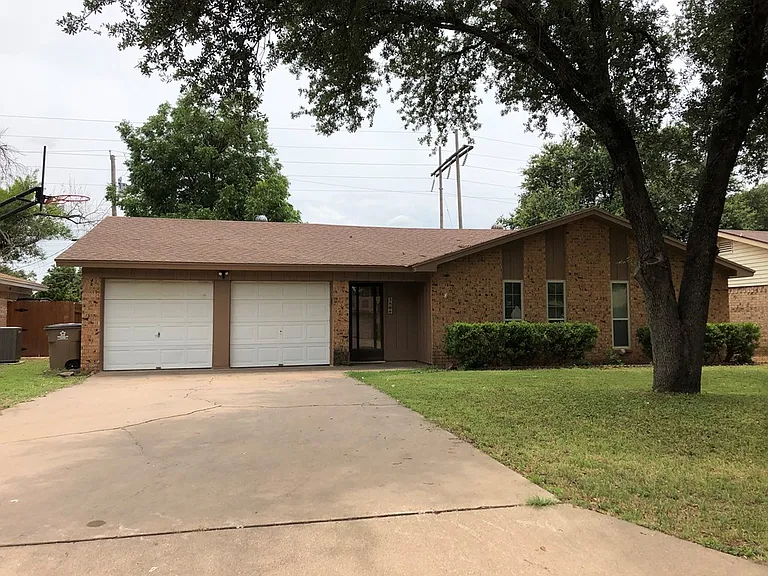 3869 Honeysuckle Ln — Photo 1