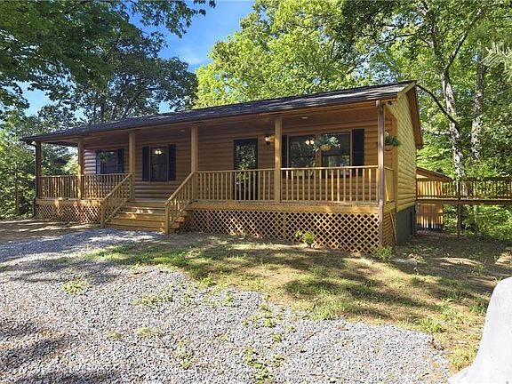 3rd image of 3089 Pipers Gap Rd
