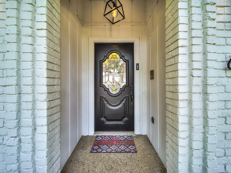 6650 Lovington Dr — Photo 2