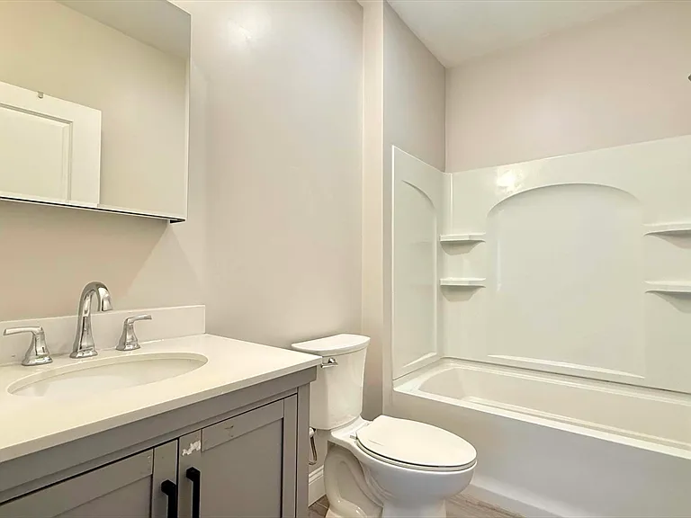 371 Main St #8 — Photo 11