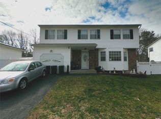 18 Breston Dr W, Shirley, NY 11967