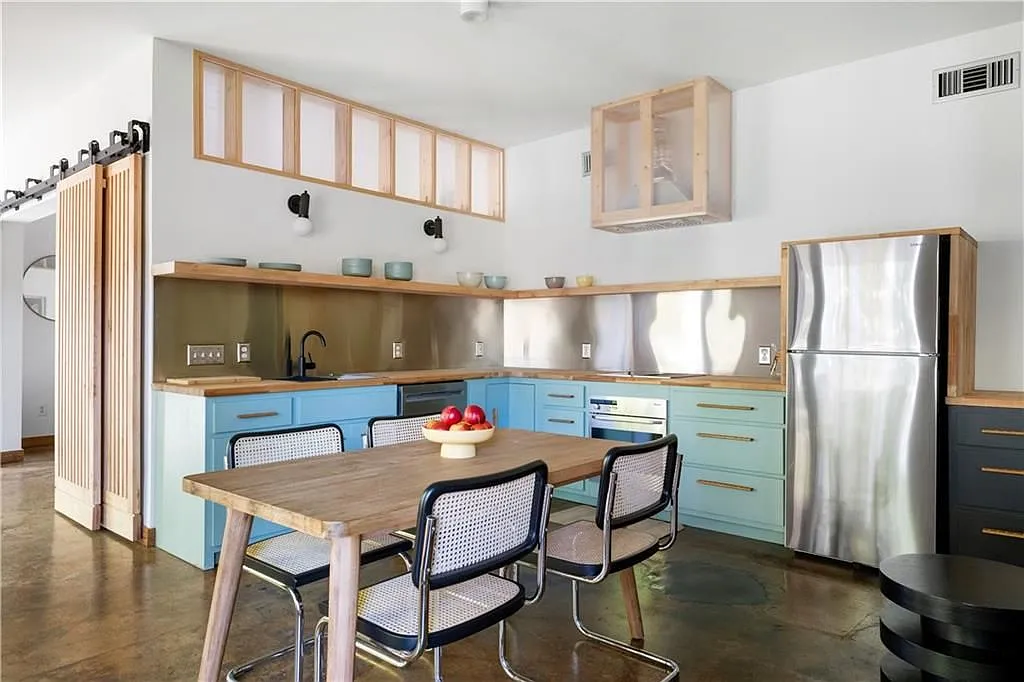 4 bed, 4.0 bath, 2932 sqft, $8,000 — Photo 4
