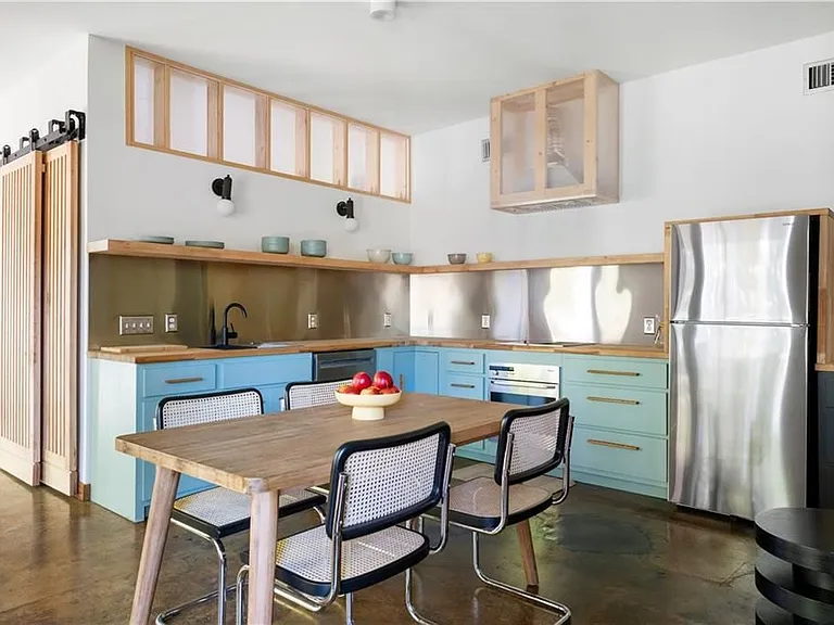 515 Claire Dr — Photo 4