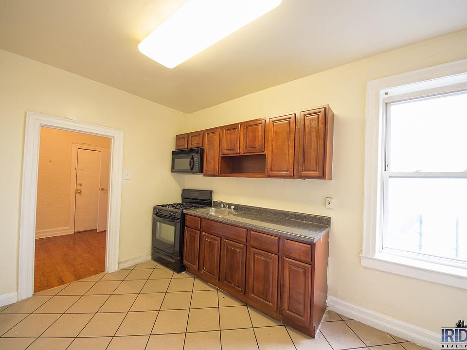 1st image of 412 Union Ave #105
