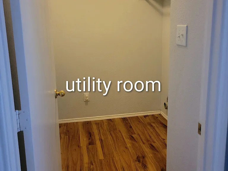 9105 Warren Dr — Photo 19