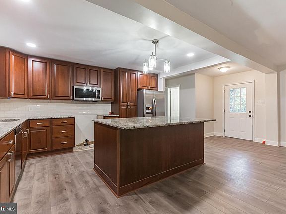 4th image of 9 Woodside Pl