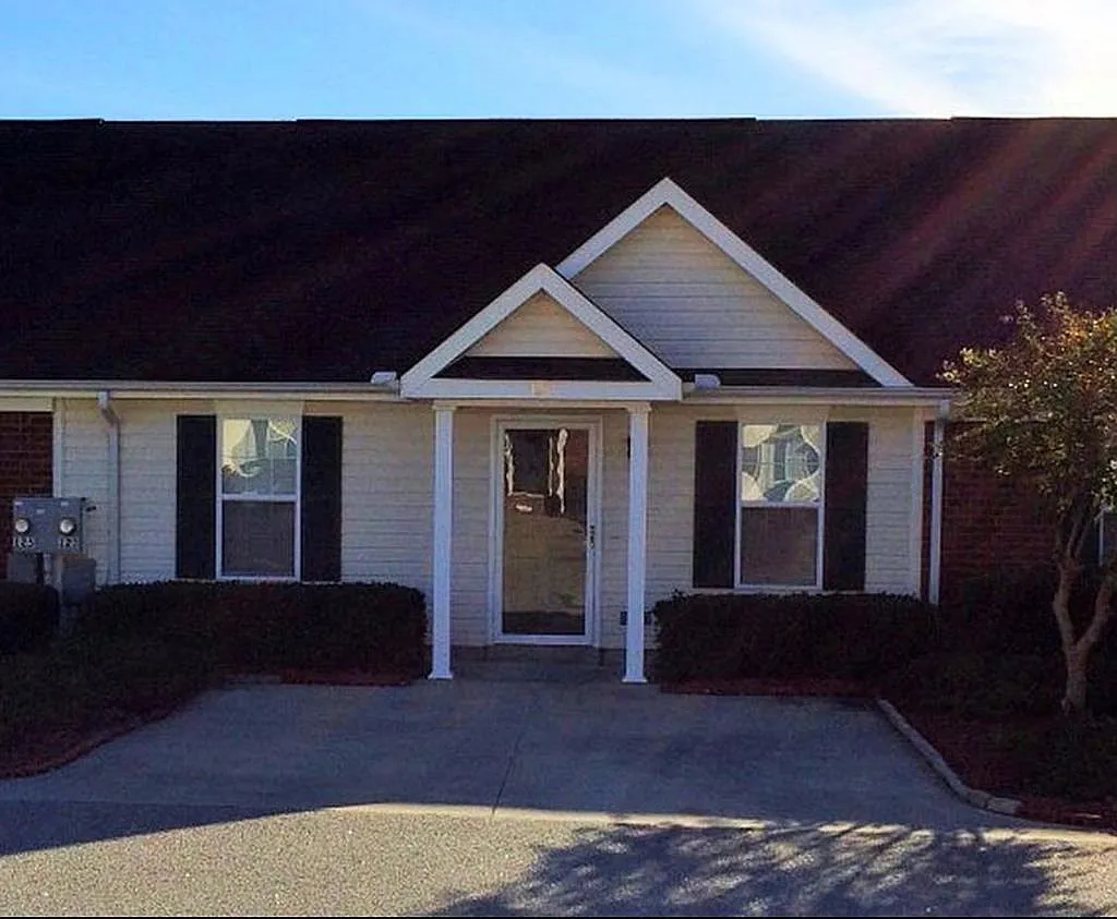 123 Ginkgo Ln — Photo 1