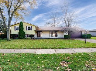 325 Beechgrove Dr, Englewood, OH 45322