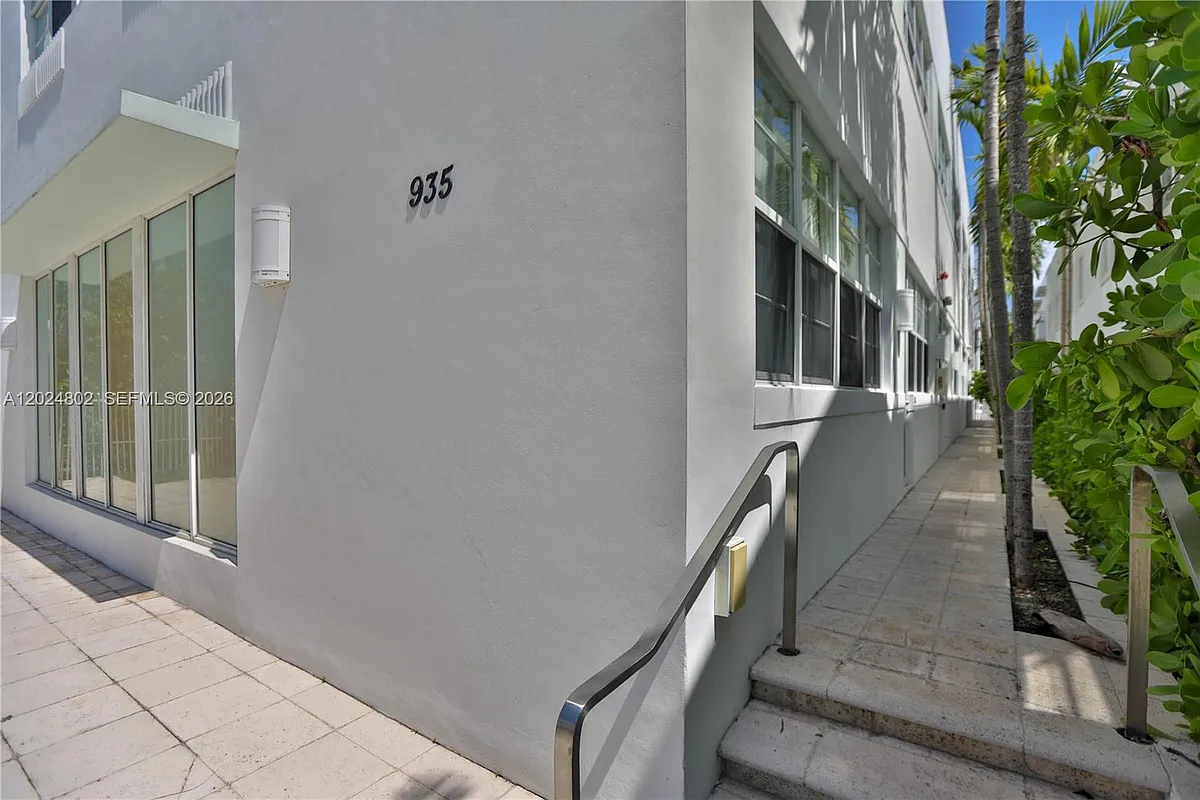 Photo 2 of 32 - 935 Euclid Ave #6 - Miami Beach, FL Building Photo - 935 Euclid Ave #6