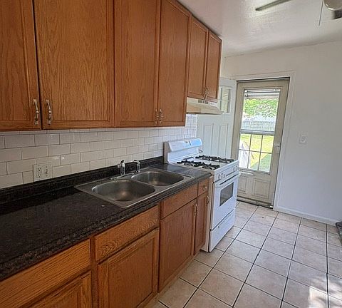 5th image of 1176 Hawthorne Ave