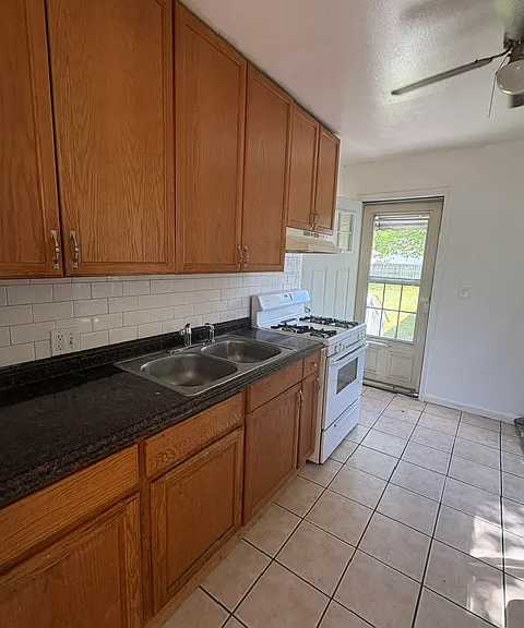 1176 Hawthorne Ave — Photo 5