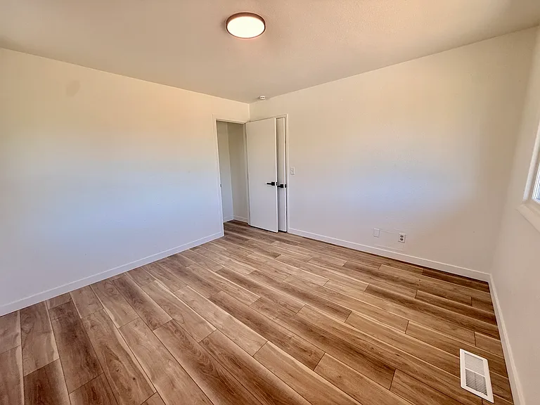 5611 N 48th St #A — Photo 17