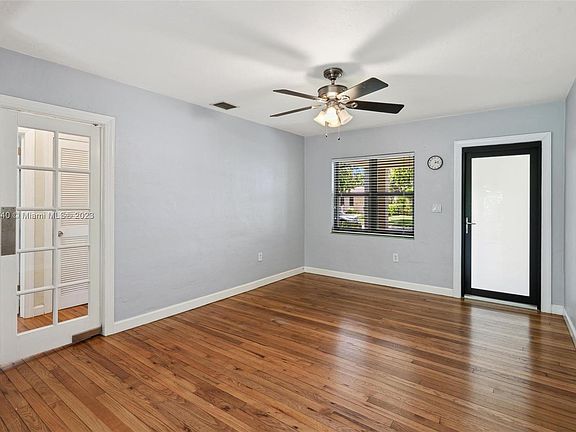 2nd image of 431 Alminar Ave