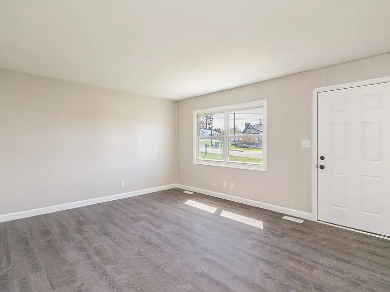 4412 High School Rd #2 — Photo 4