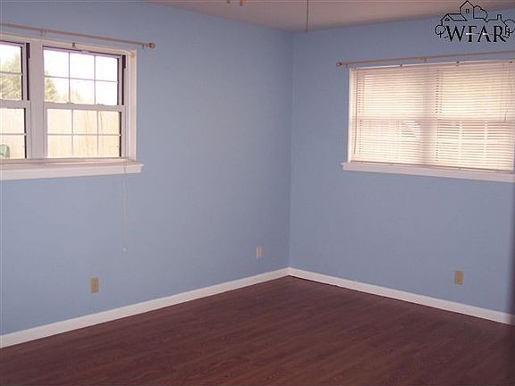 5th image of 1016 N Beverly Dr