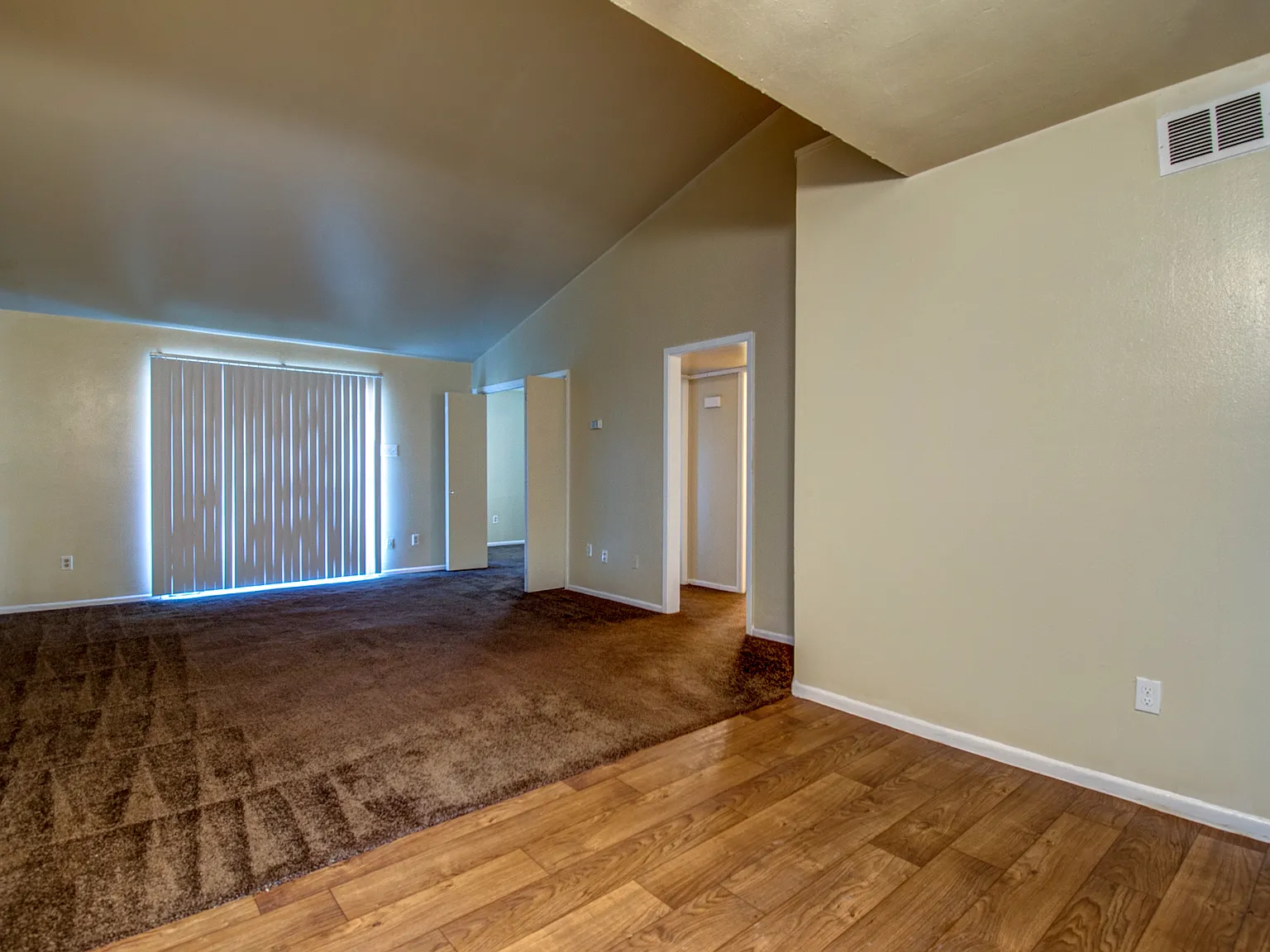 Bay Bluff Apartments — Photo 2