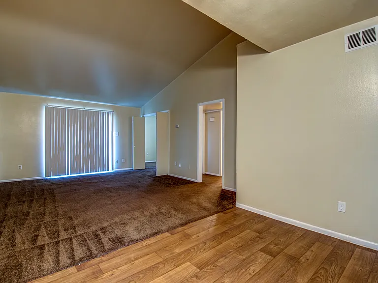 Bay Bluff Apartments — Photo 2