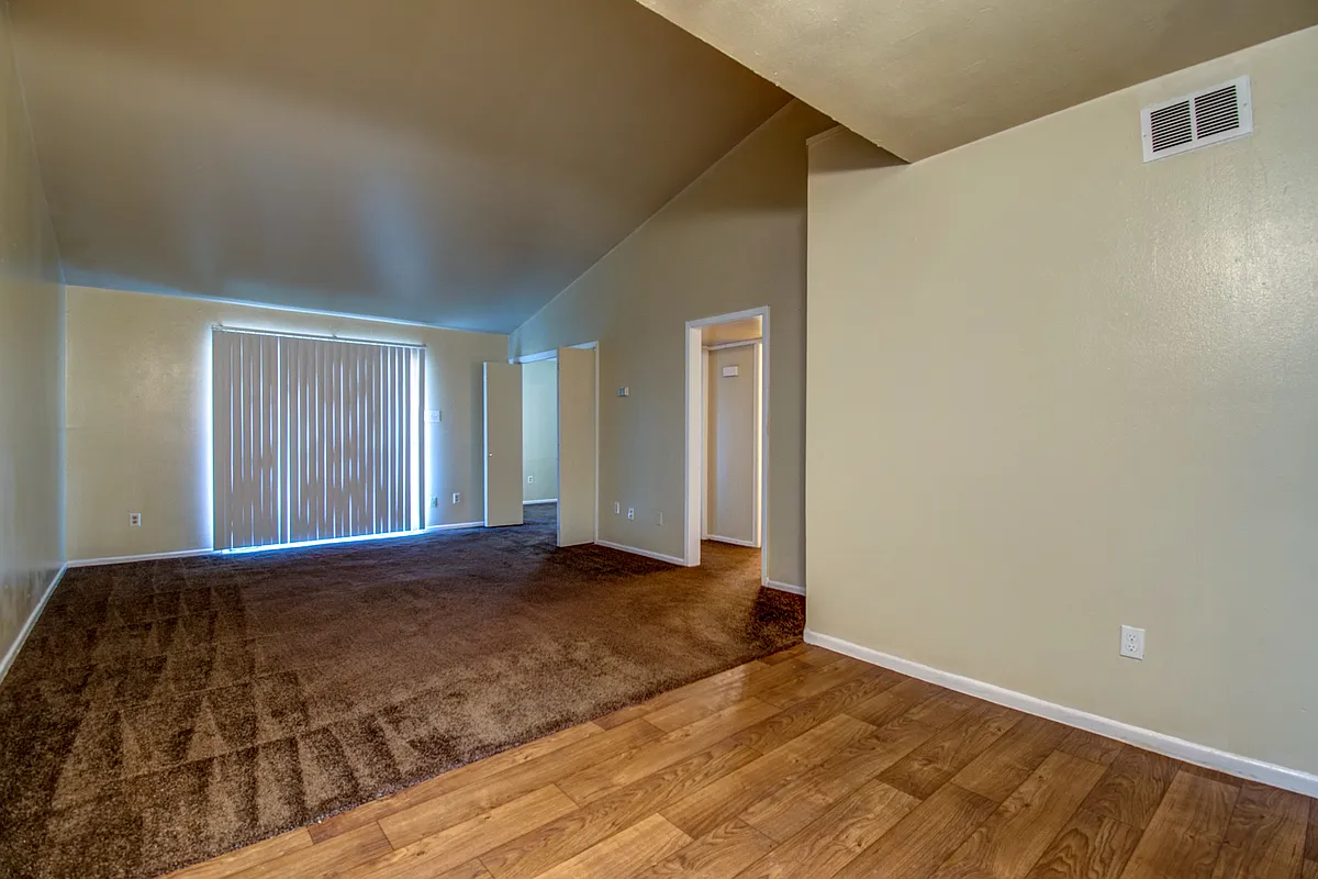 Building Photo - Bay Bluff Apartments