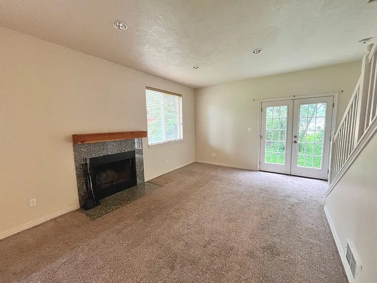 448 Forest View Dr — Photo 7