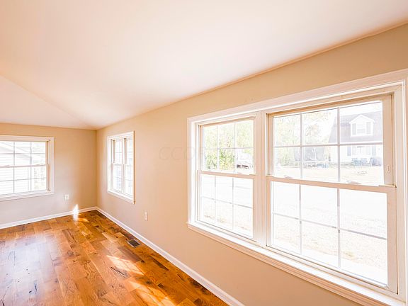 5th image of 106 Hill St