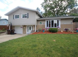5533 La Palm Dr, Oak Forest, IL 60452