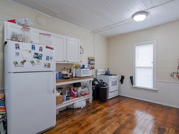 2nd image of 823 Crescent St NE #1