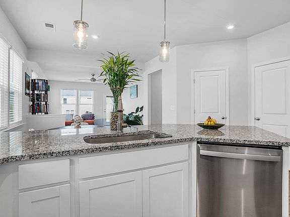 4th image of 403 Poinsett Bridge Way