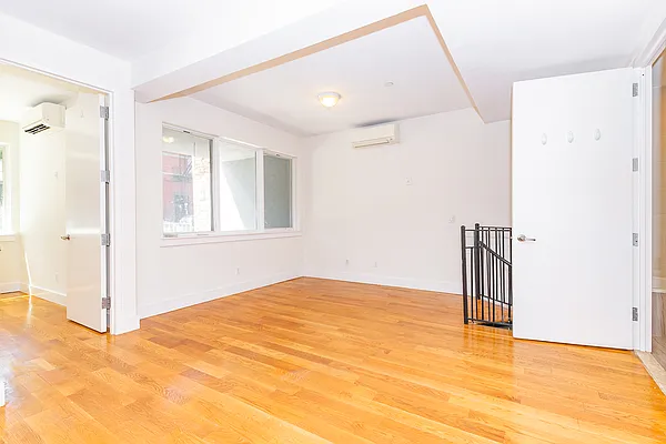 Rented by MySpaceNYC | media 73