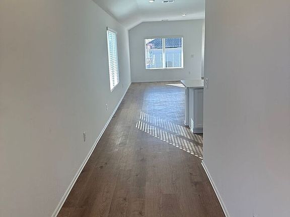 4th image of 1225 Meadow Brook Dr