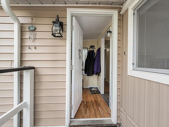 5th image of 1247 Arbutus Rd #7