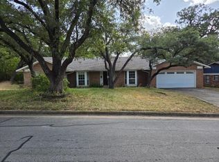 5728 Rockhill Rd, Fort Worth, TX 76112
