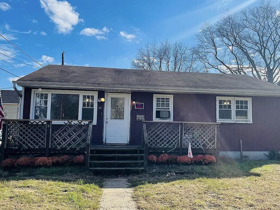 1st image of 37 Meadowbrook Ln