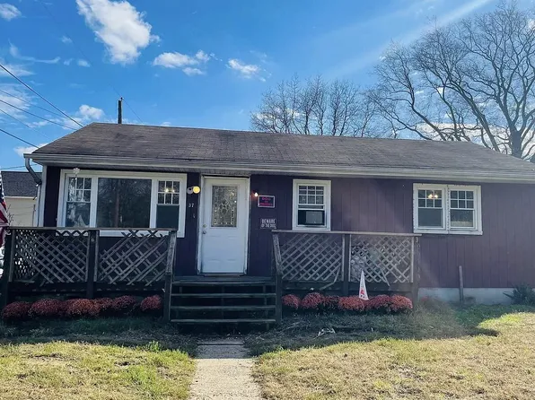 37 Meadowbrook Ln, New Egypt, NJ 08533